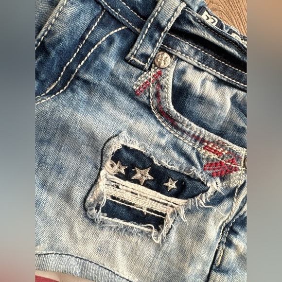 Miss Me Patriotic American Flag Distressed Cutoff Denim Shorts Size 27 - Picture 5 of 15
